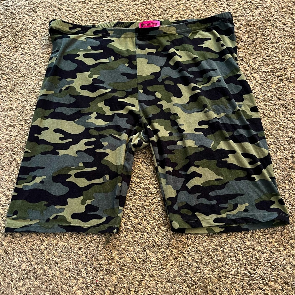 ***NEW ITEM 👀 1x camouflage biker shorts, super cute & soft